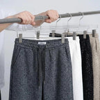 [Pague 2, Leve 4] Calça Tuesday Masculina em Algodão, Poliéster e Malha Texturizada de Caimento Reto com Cós Elástico e Cordão Trançado